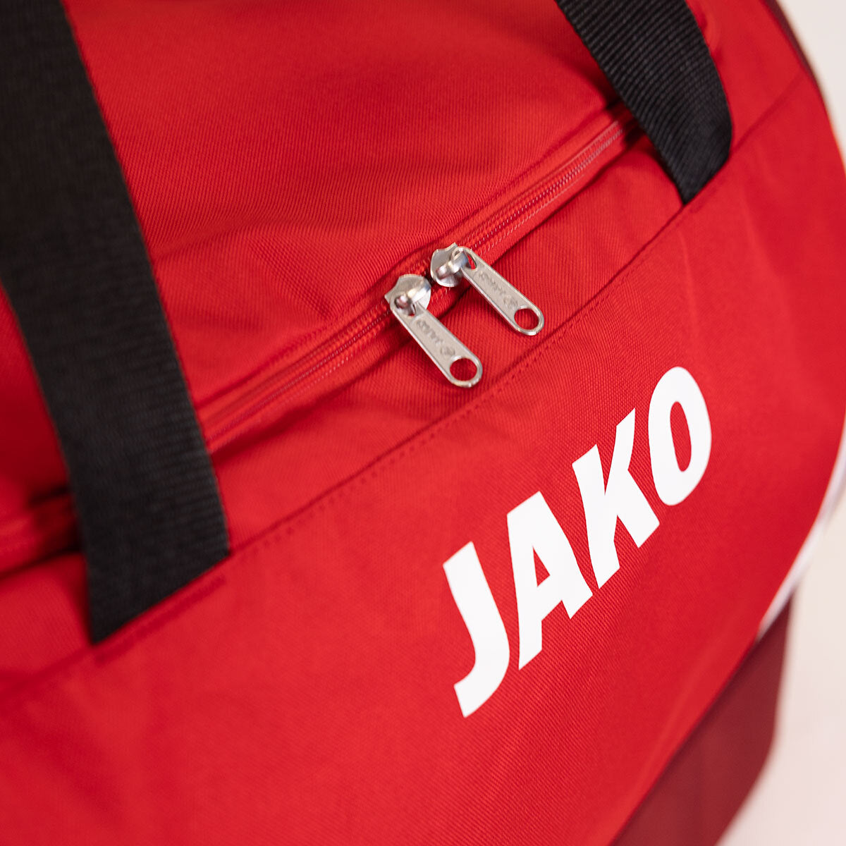 JAKO Sporttasche Iconic rot/weinrot