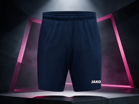 JAKO Shorts – Produktmotiv auf dunkler Bühne