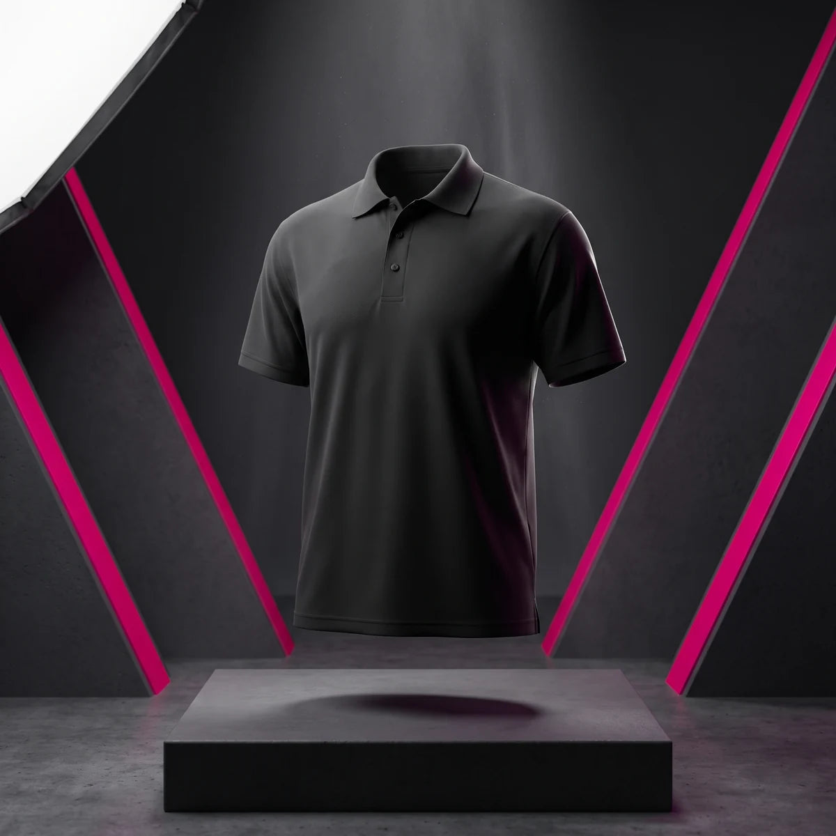 Regular Polo – auf dunkler Bühne mit magentafarbenem Licht